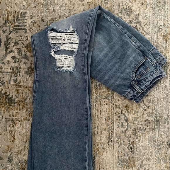 AMARYLLIS Medium Wash Distressed High-Waist Wide-Leg Jeans - Picture 5 of 9